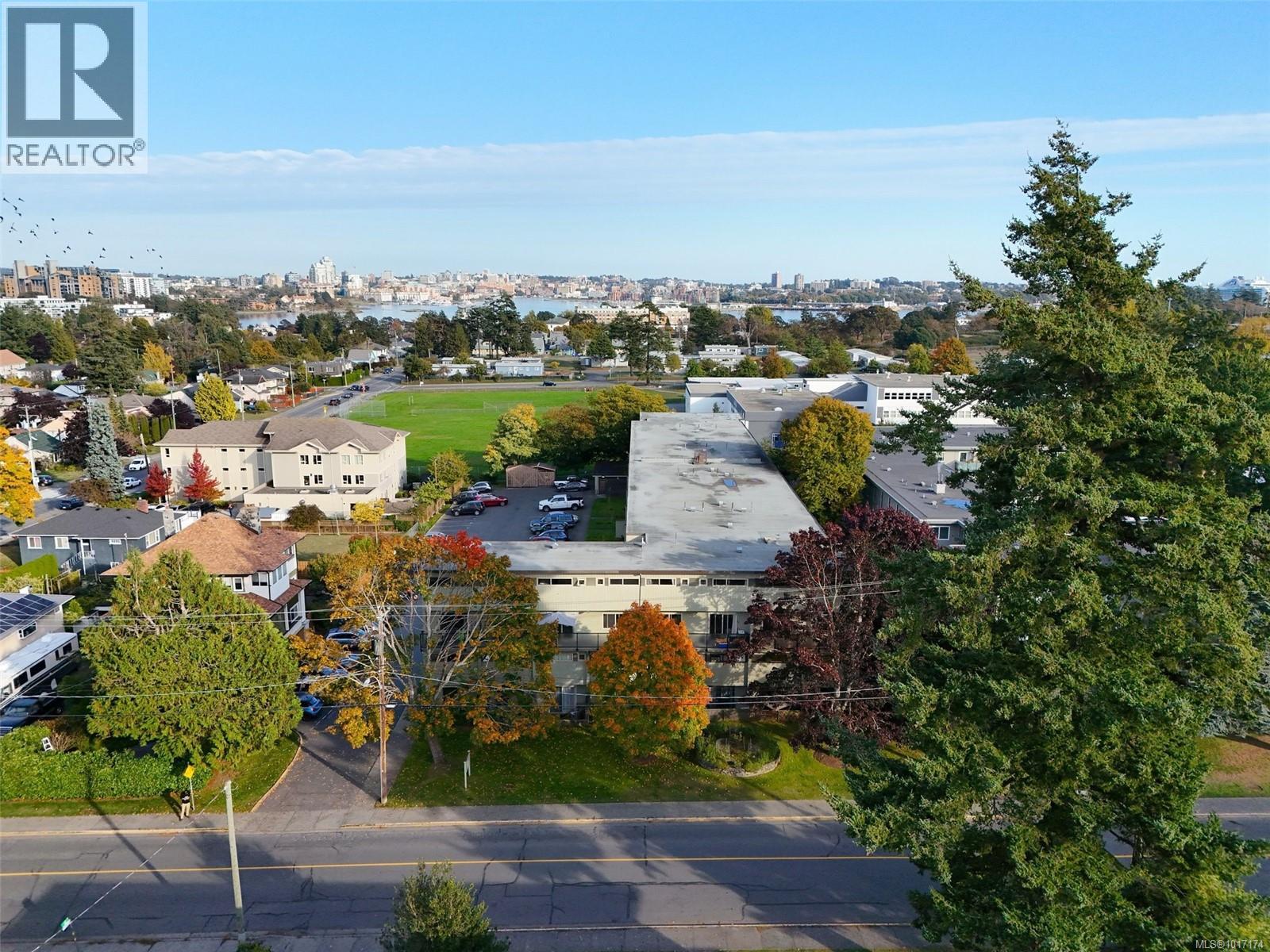 43 477 Lampson Street, Esquimalt