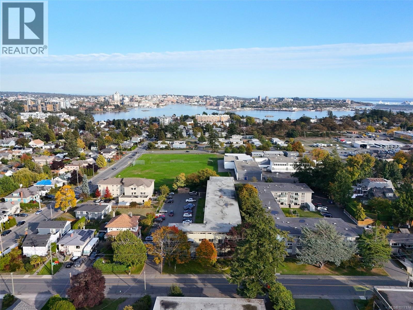 43 477 Lampson Street, Esquimalt
