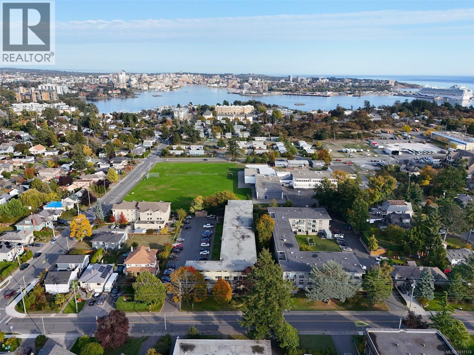 43 477 Lampson Street, Esquimalt