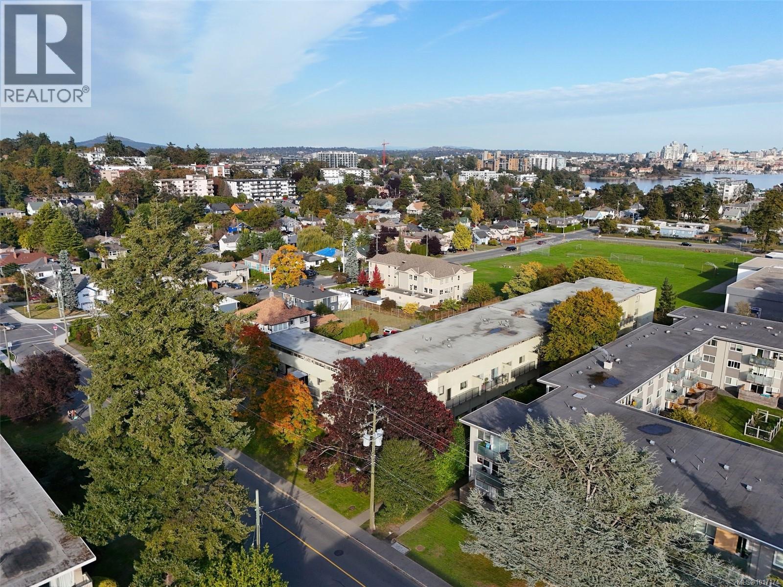 43 477 Lampson Street, Esquimalt