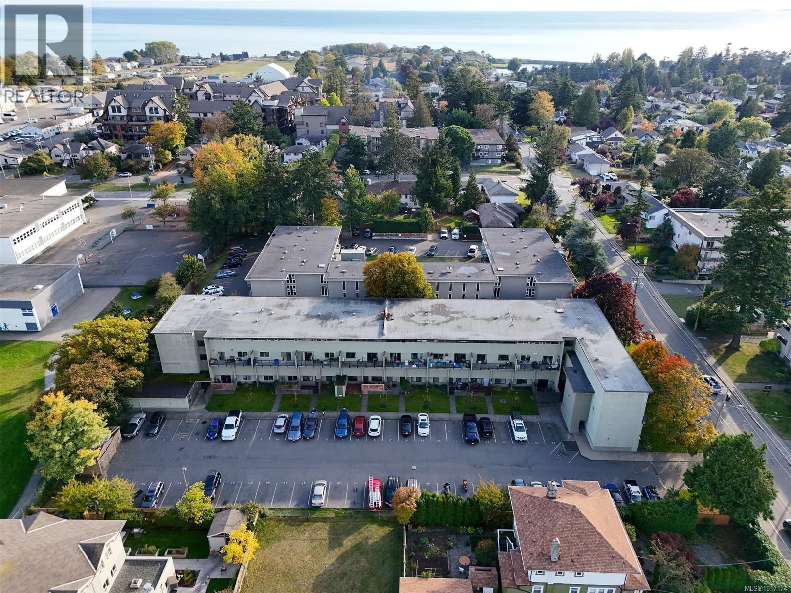 43 477 Lampson Street, Esquimalt