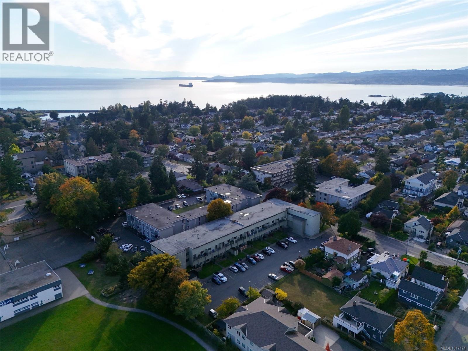 43 477 Lampson Street, Esquimalt