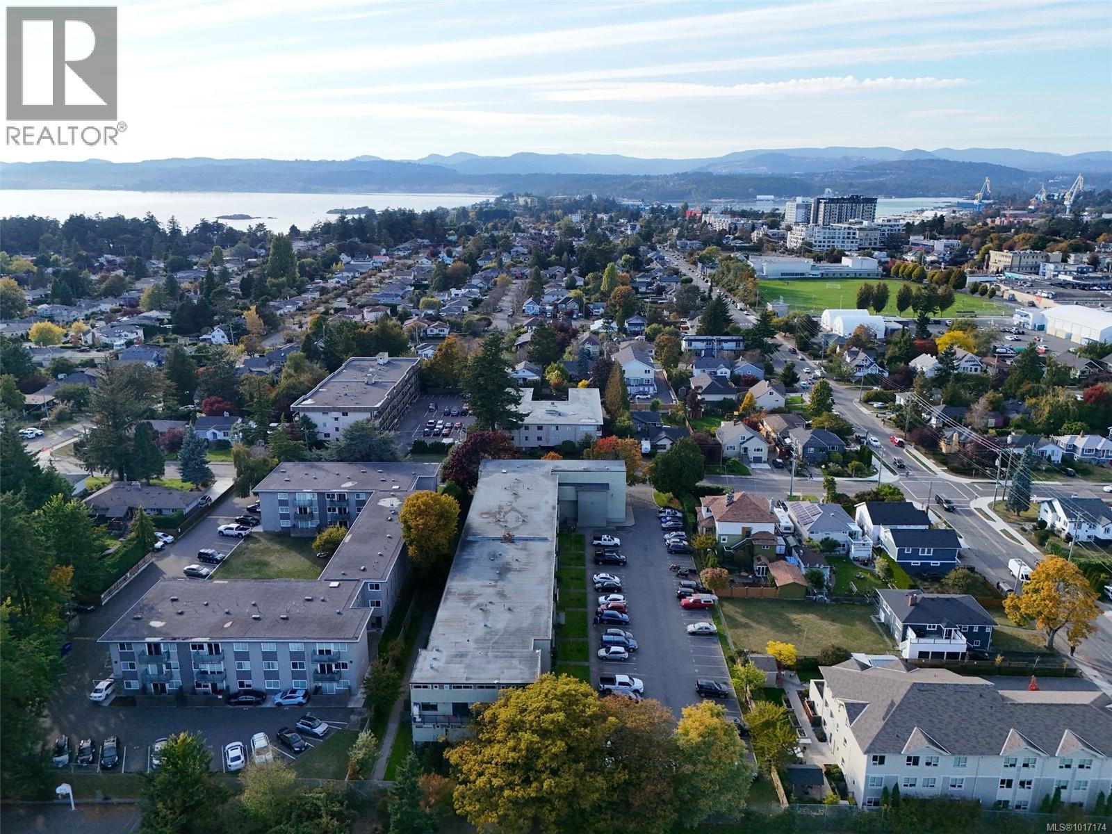 43 477 Lampson Street, Esquimalt