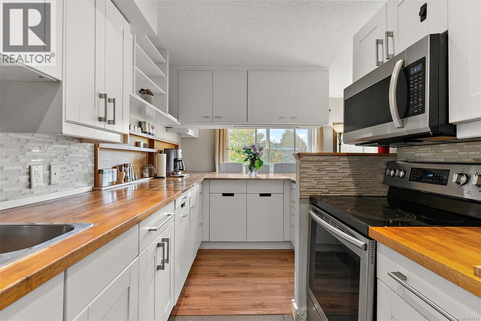43 477 Lampson Street, Esquimalt