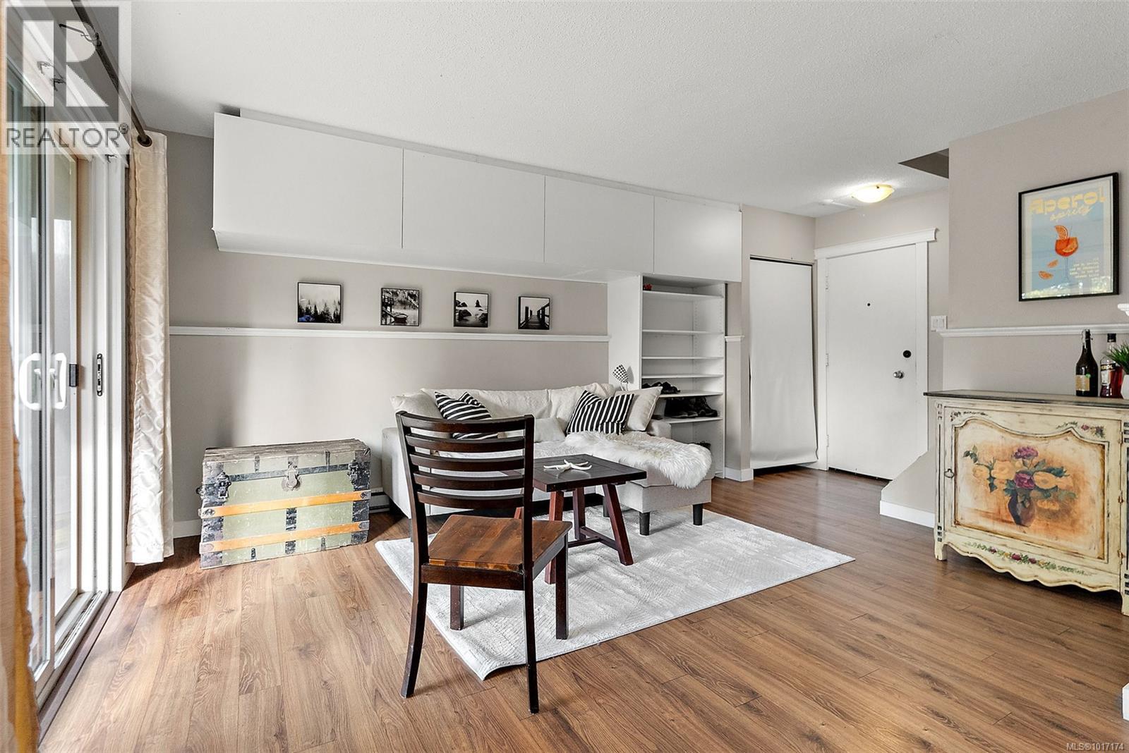 43 477 Lampson Street, Esquimalt