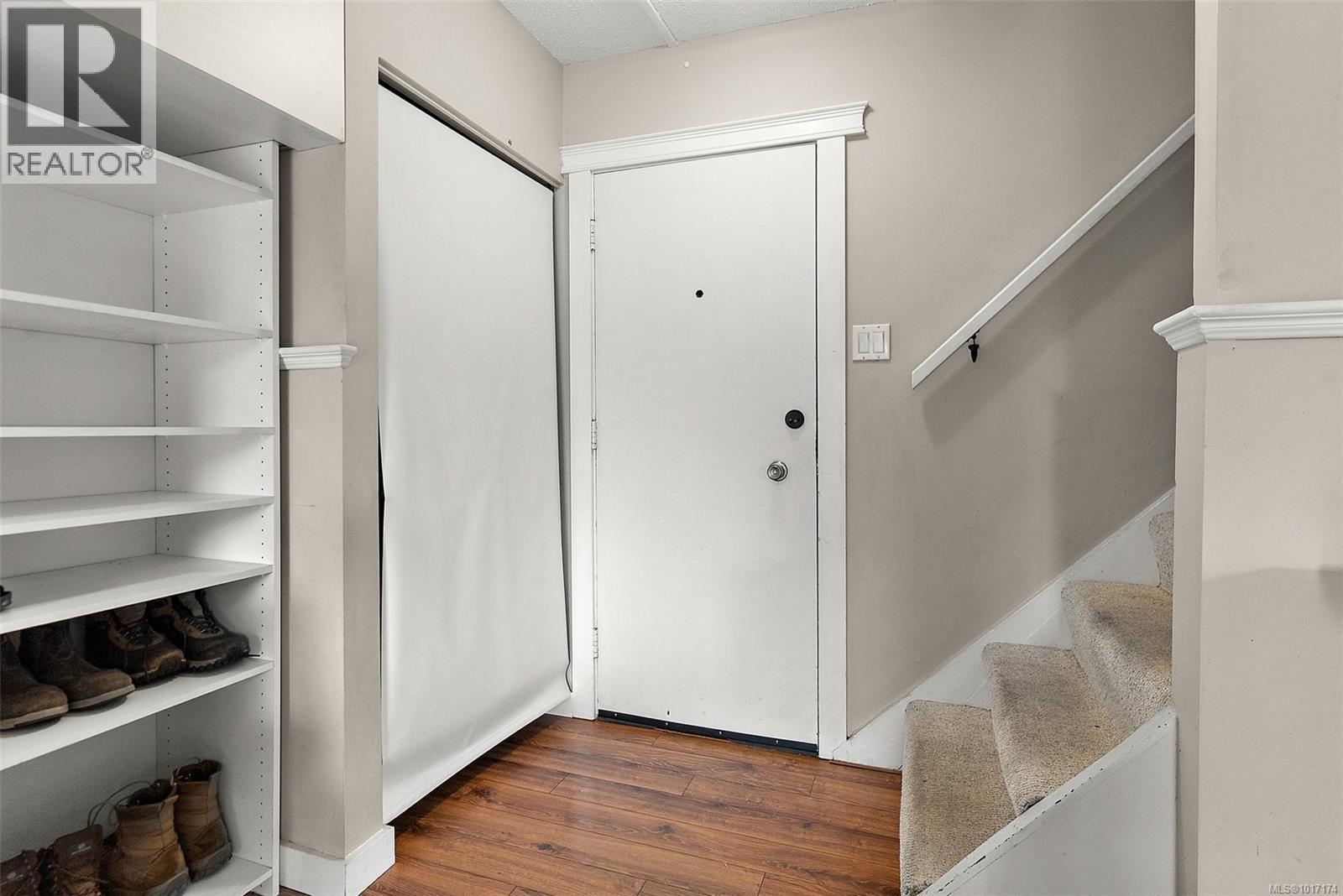 43 477 Lampson Street, Esquimalt