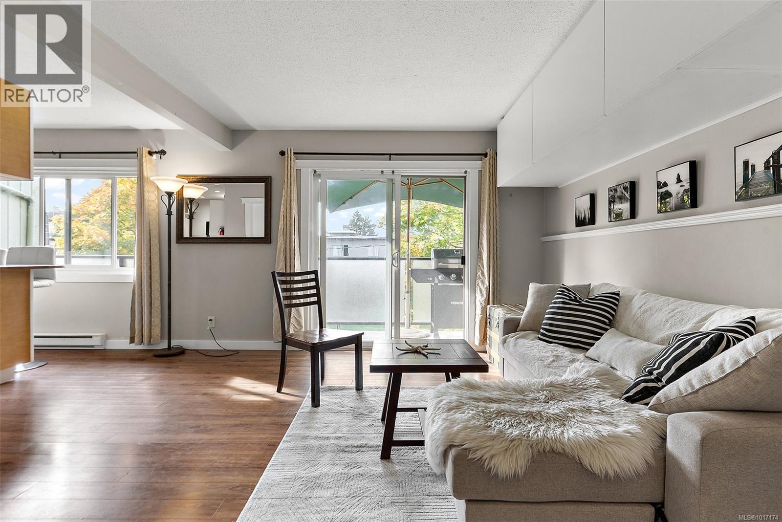 43 477 Lampson Street, Esquimalt