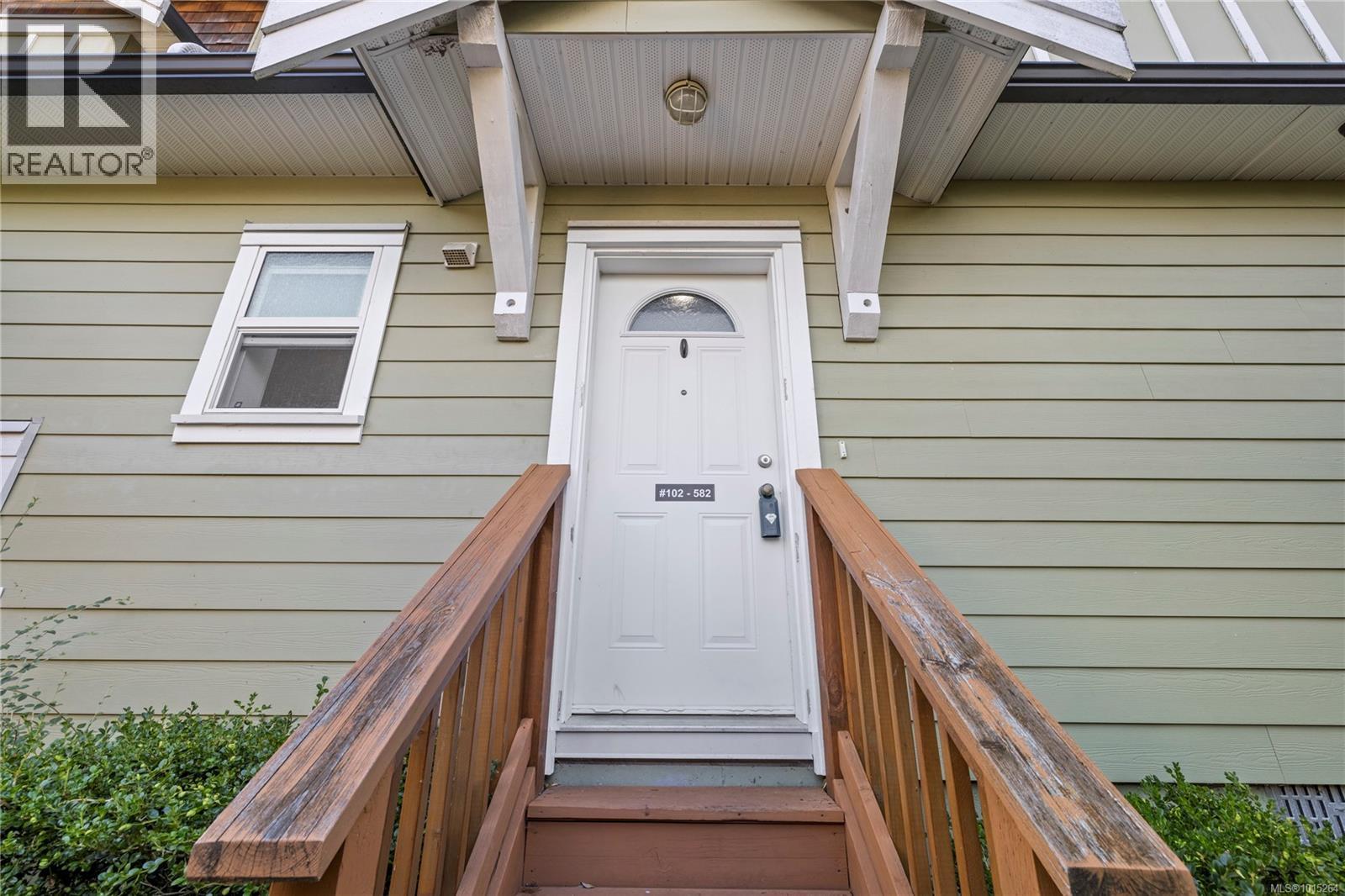 102 582 Rosehill St, Nanaimo