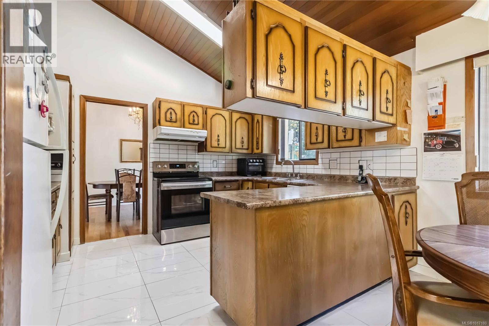  550 Fermoy Place, Saanich