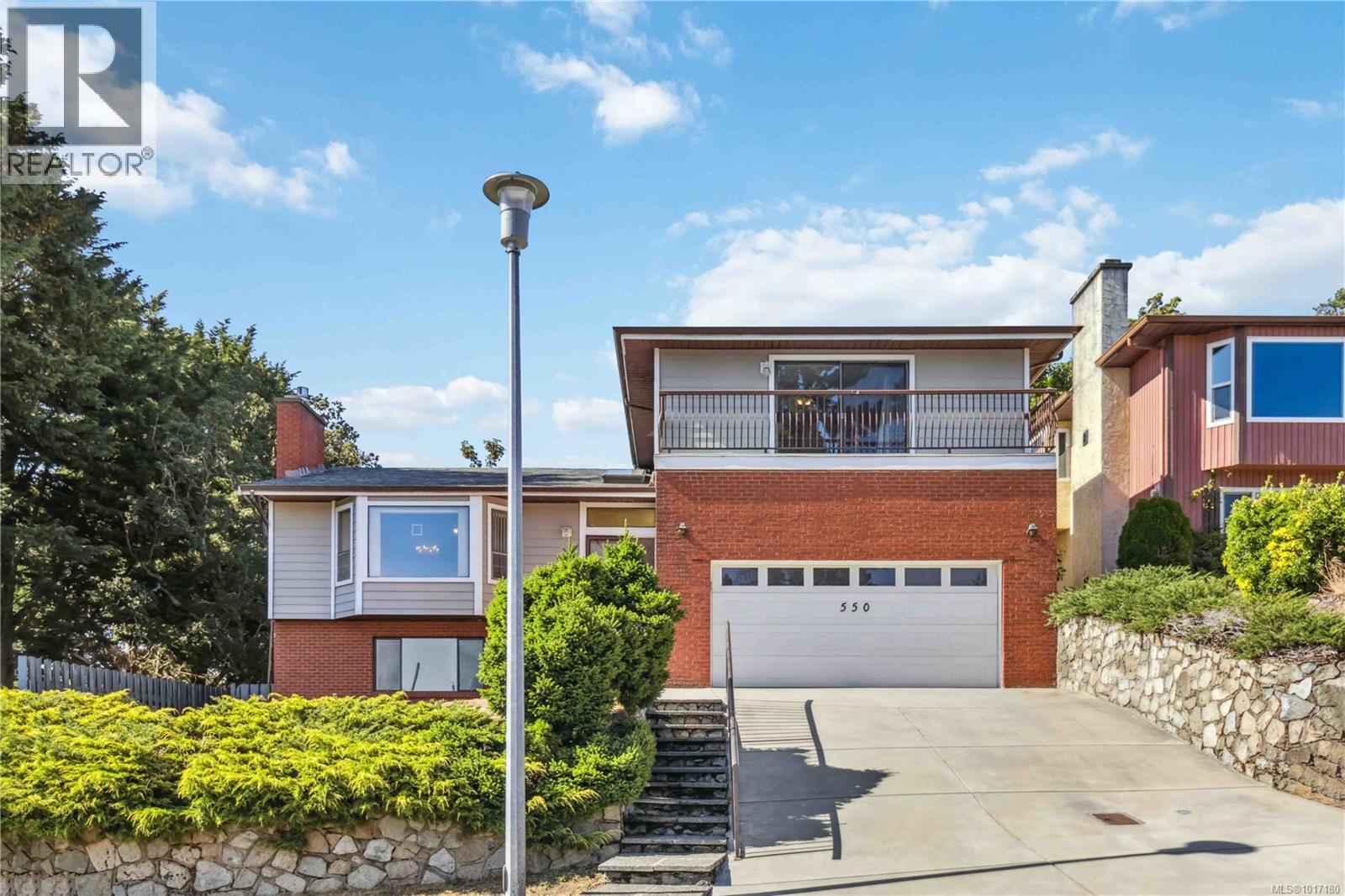  550 Fermoy Place, Saanich
