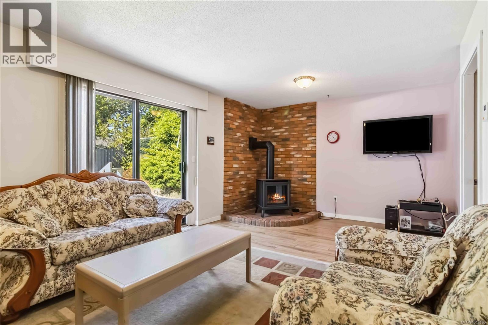  550 Fermoy Place, Saanich