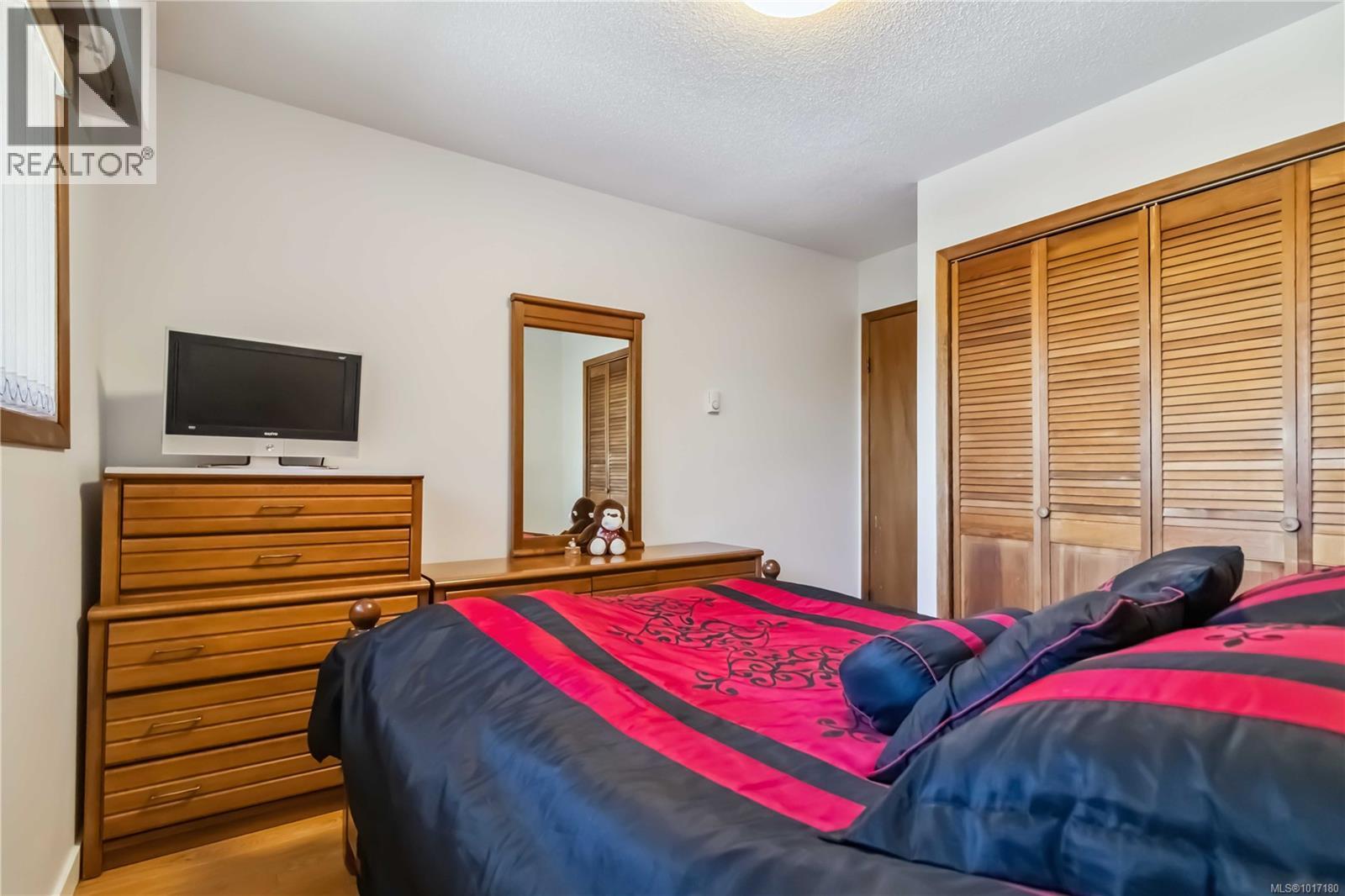  550 Fermoy Place, Saanich