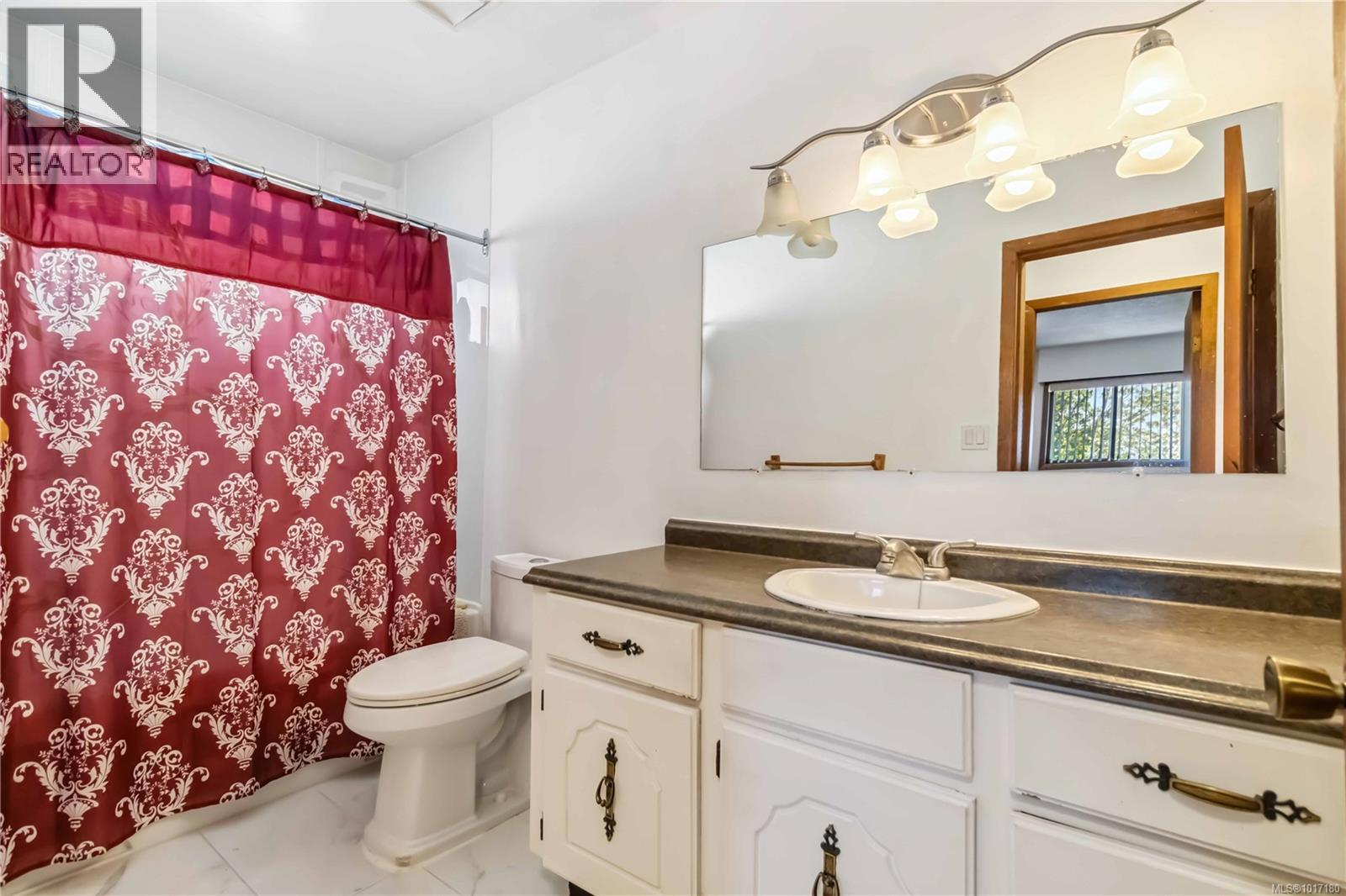  550 Fermoy Place, Saanich