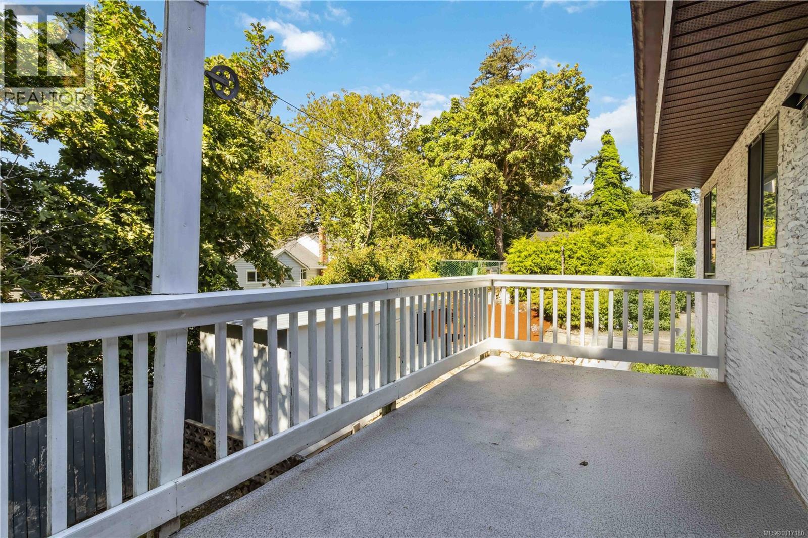  550 Fermoy Place, Saanich
