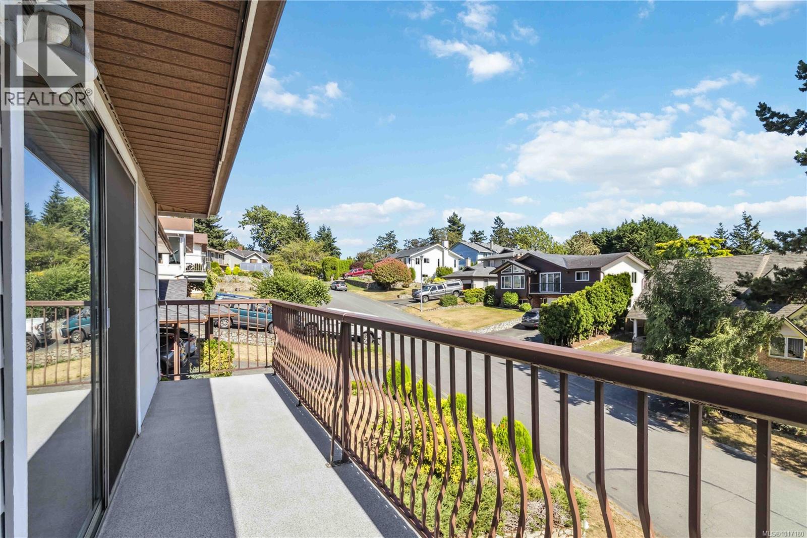  550 Fermoy Place, Saanich