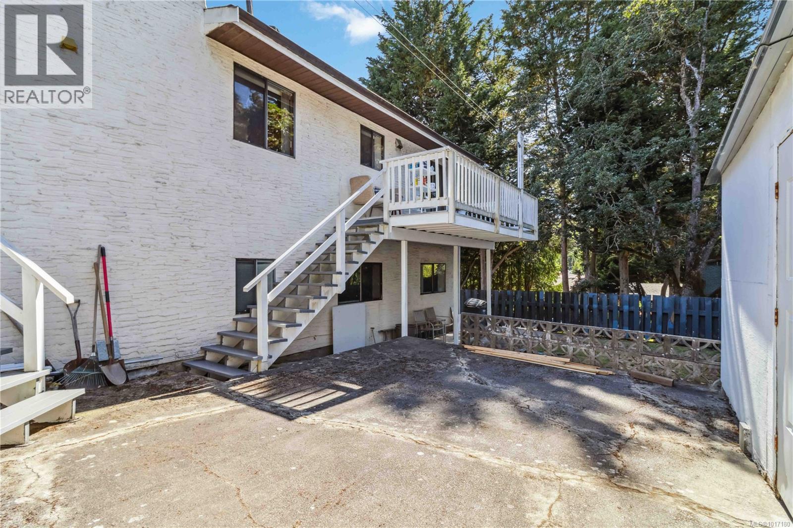  550 Fermoy Place, Saanich