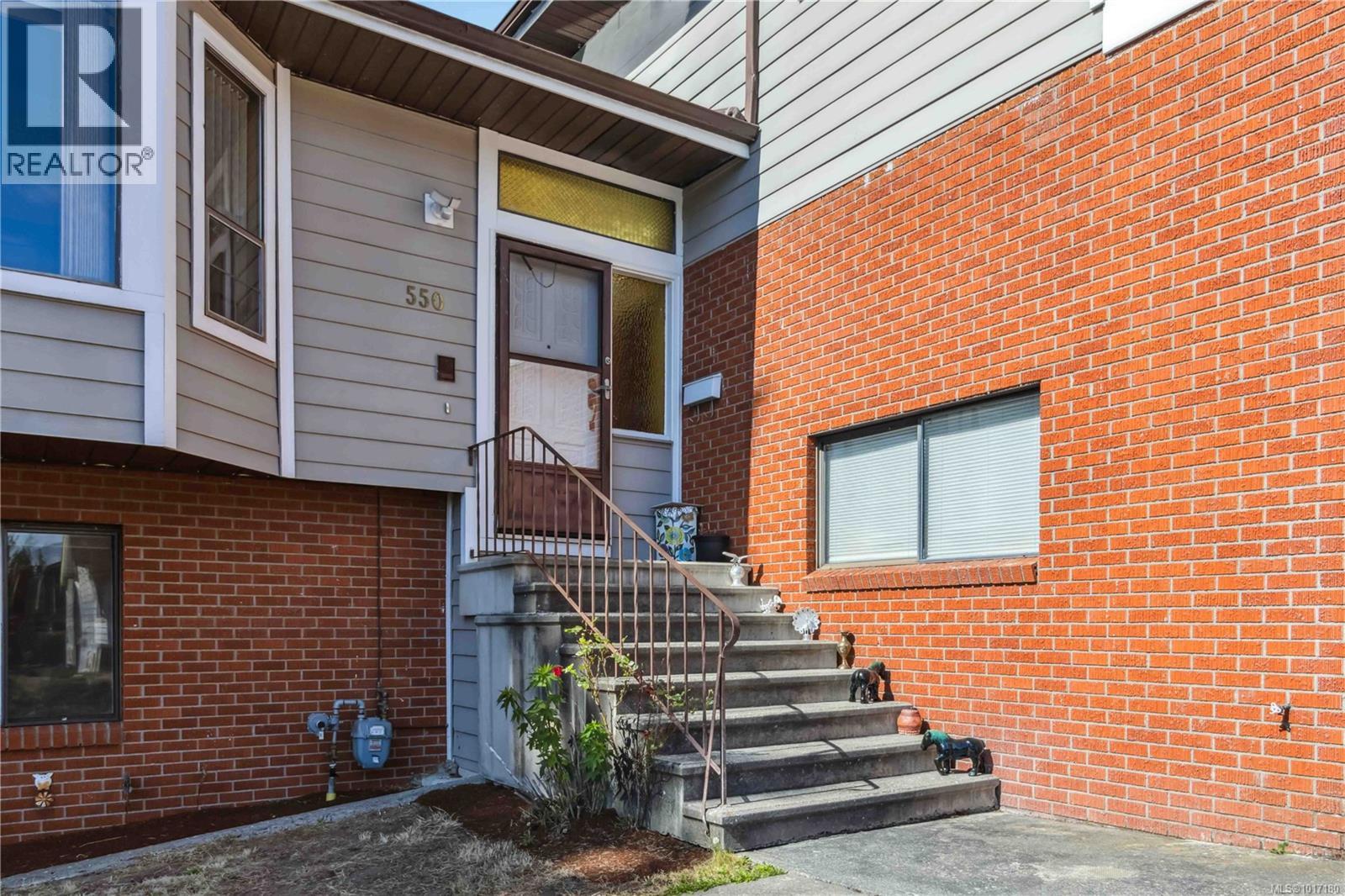  550 Fermoy Place, Saanich