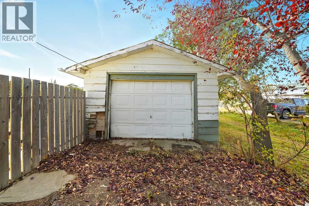1221 Lucina Street, Penhold