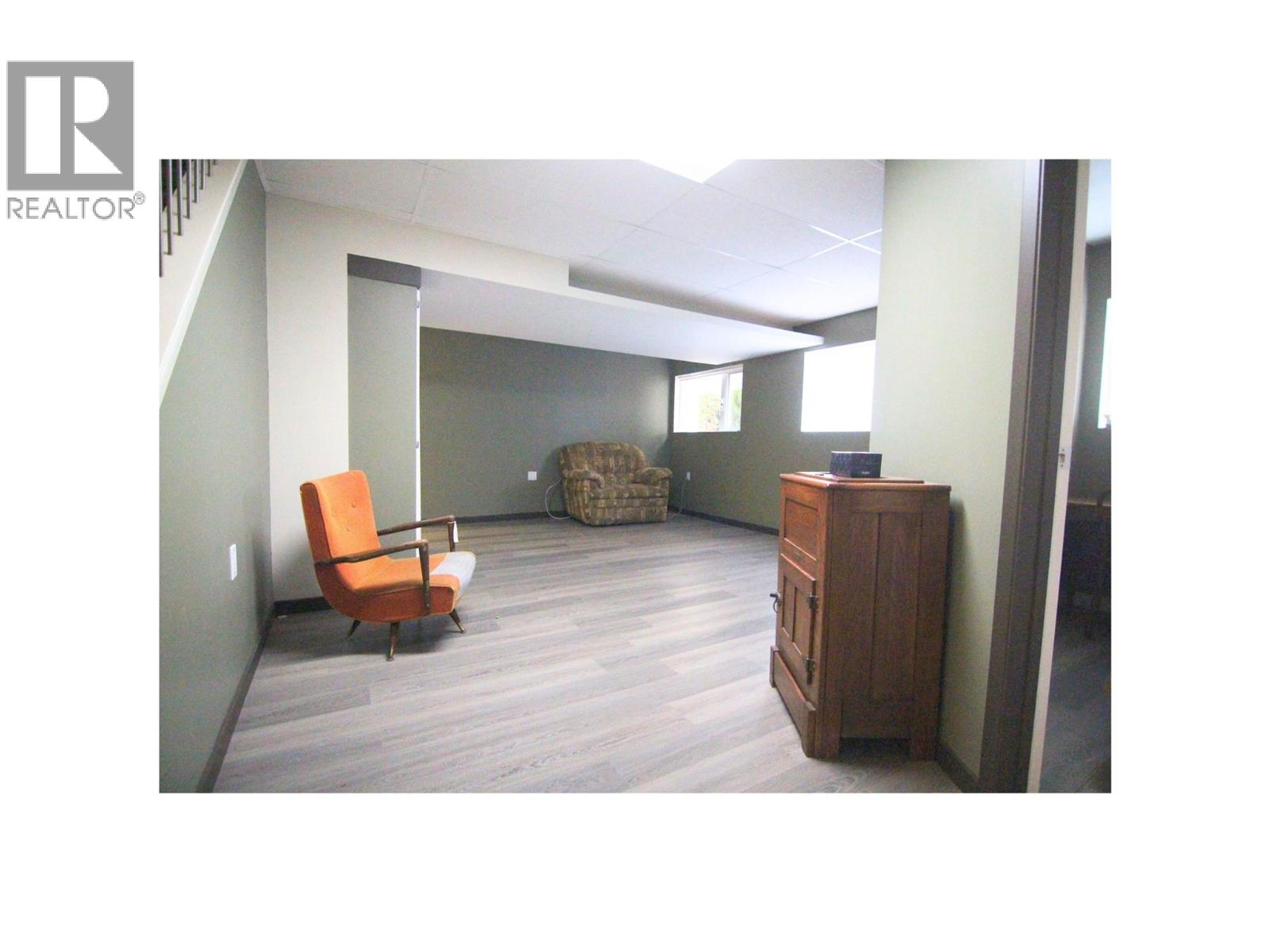 2455 5TH Avenue Northeast, Salmon Arm
