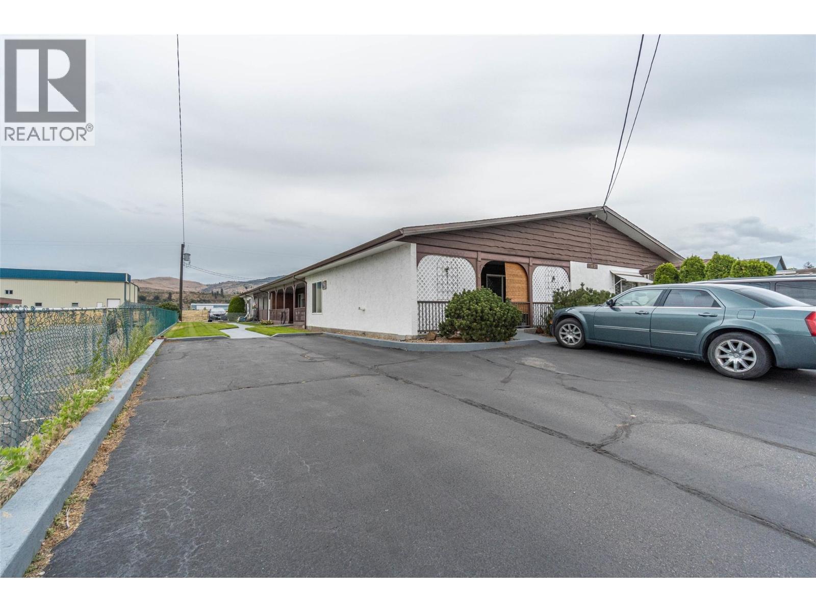 3 5862 Airport Street, Oliver
