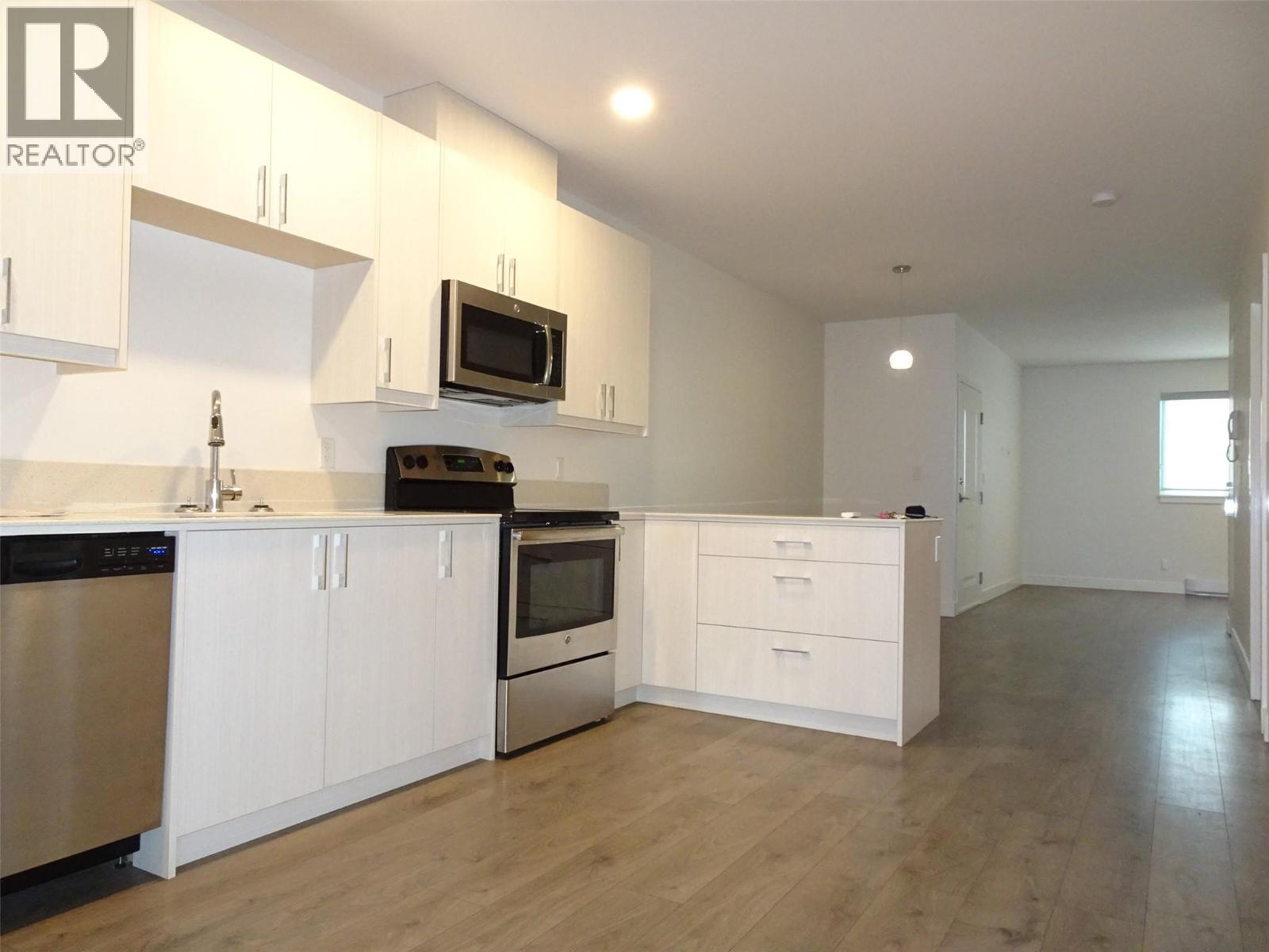  166 McPherson Crescent, Penticton