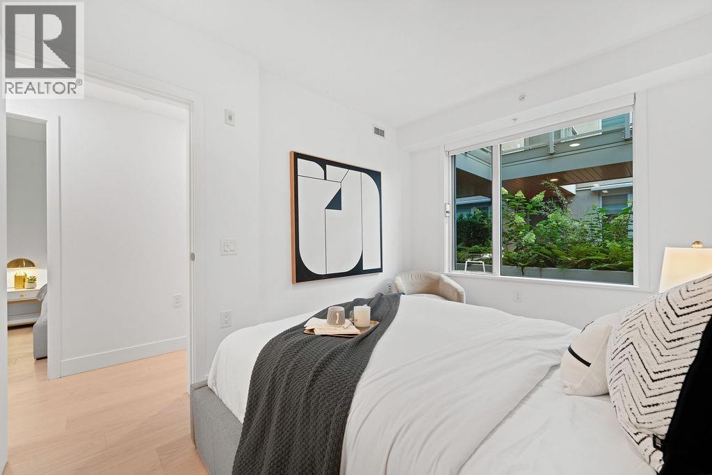 202 1331 MARINE DRIVE, West Vancouver