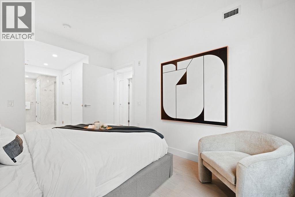 202 1331 MARINE DRIVE, West Vancouver