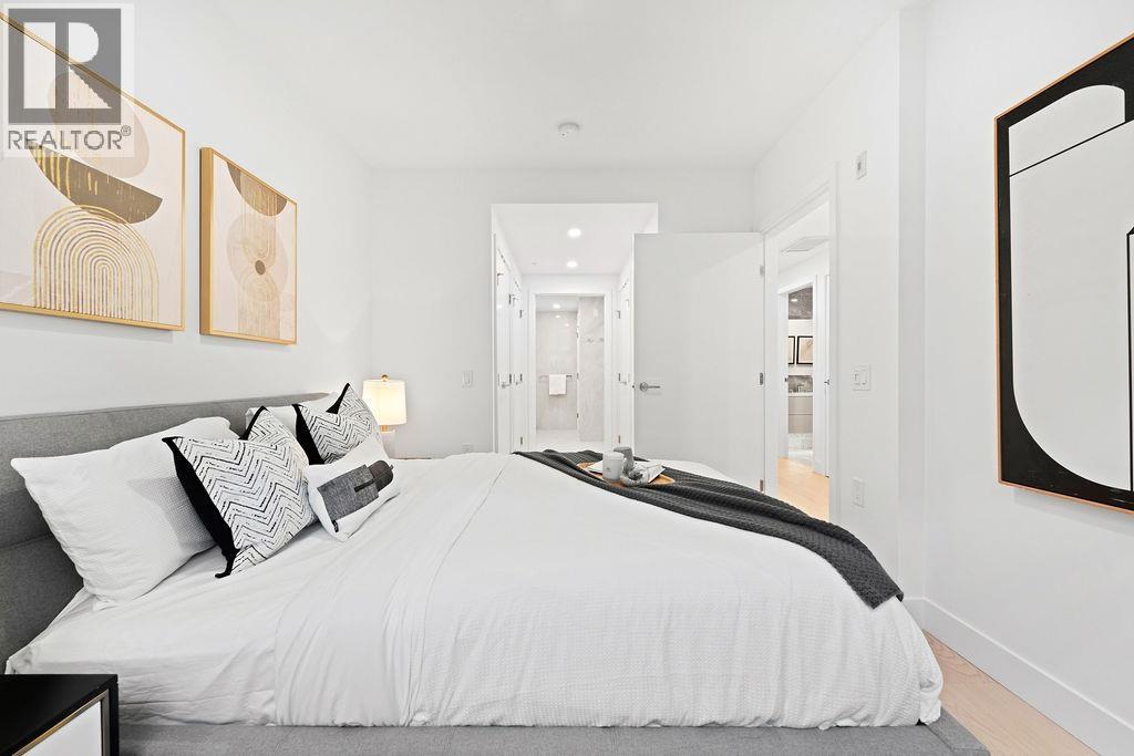 202 1331 MARINE DRIVE, West Vancouver