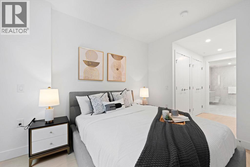 202 1331 MARINE DRIVE, West Vancouver