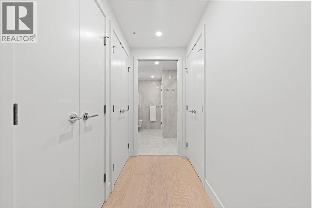 202 1331 MARINE DRIVE, West Vancouver