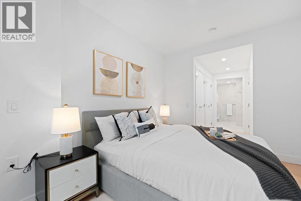 202 1331 MARINE DRIVE, West Vancouver