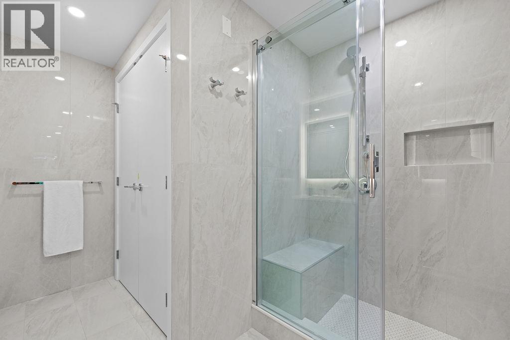 202 1331 MARINE DRIVE, West Vancouver