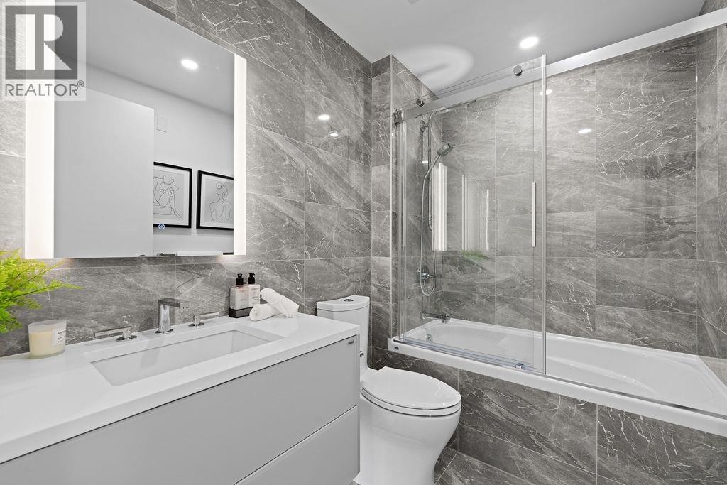 202 1331 MARINE DRIVE, West Vancouver