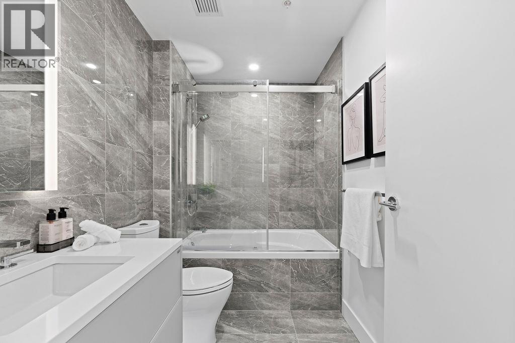 202 1331 MARINE DRIVE, West Vancouver