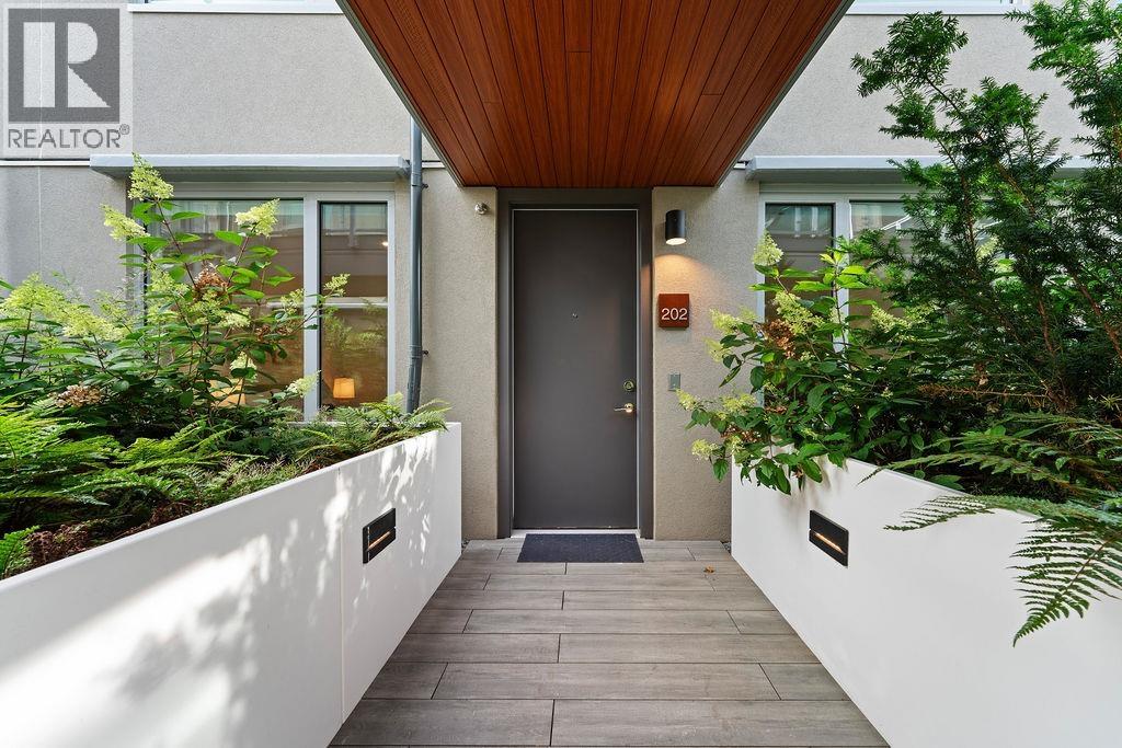 202 1331 MARINE DRIVE, West Vancouver