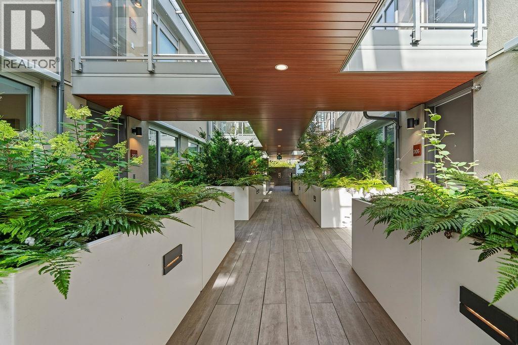 202 1331 MARINE DRIVE, West Vancouver