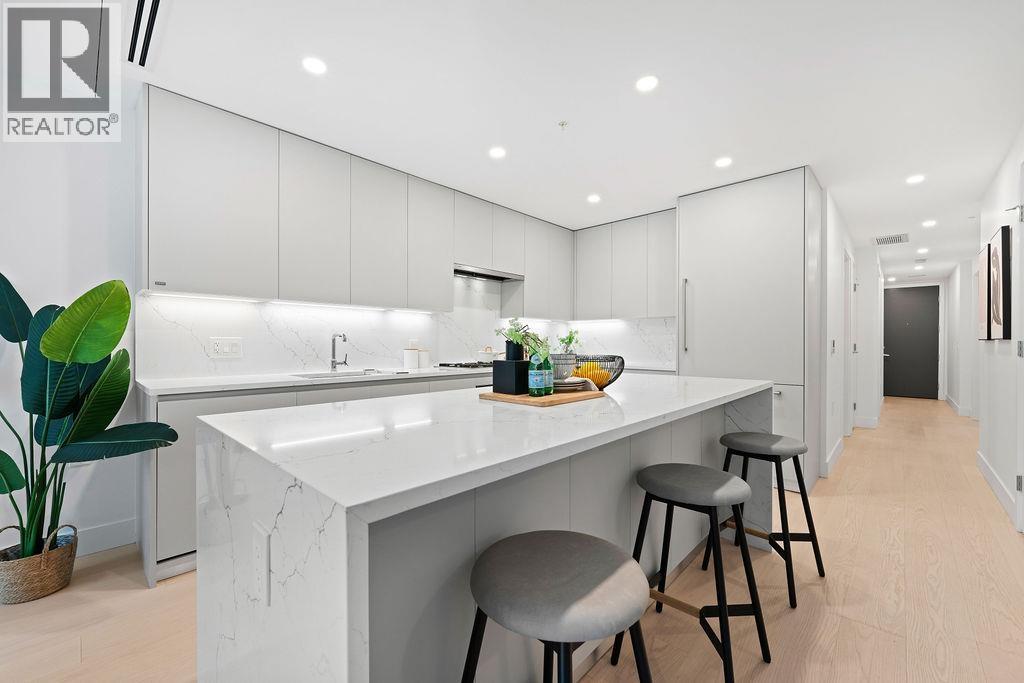 202 1331 MARINE DRIVE, West Vancouver