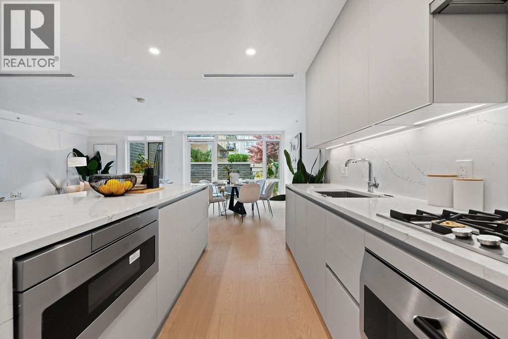 202 1331 MARINE DRIVE, West Vancouver