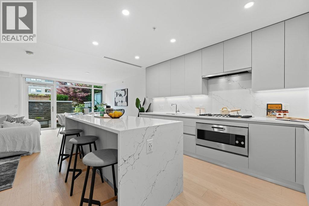 202 1331 MARINE DRIVE, West Vancouver