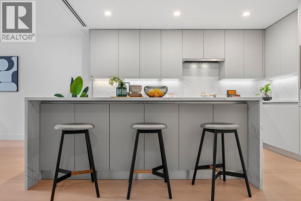 202 1331 MARINE DRIVE, West Vancouver