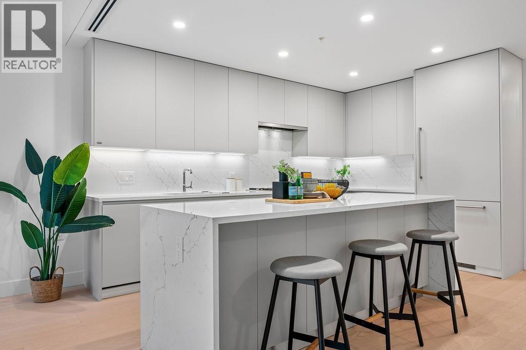 202 1331 MARINE DRIVE, West Vancouver