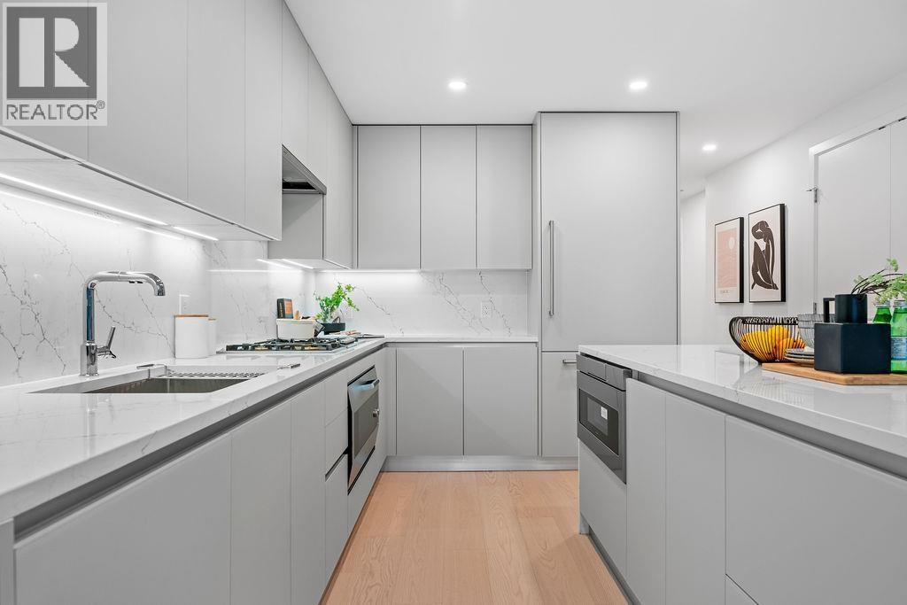 202 1331 MARINE DRIVE, West Vancouver