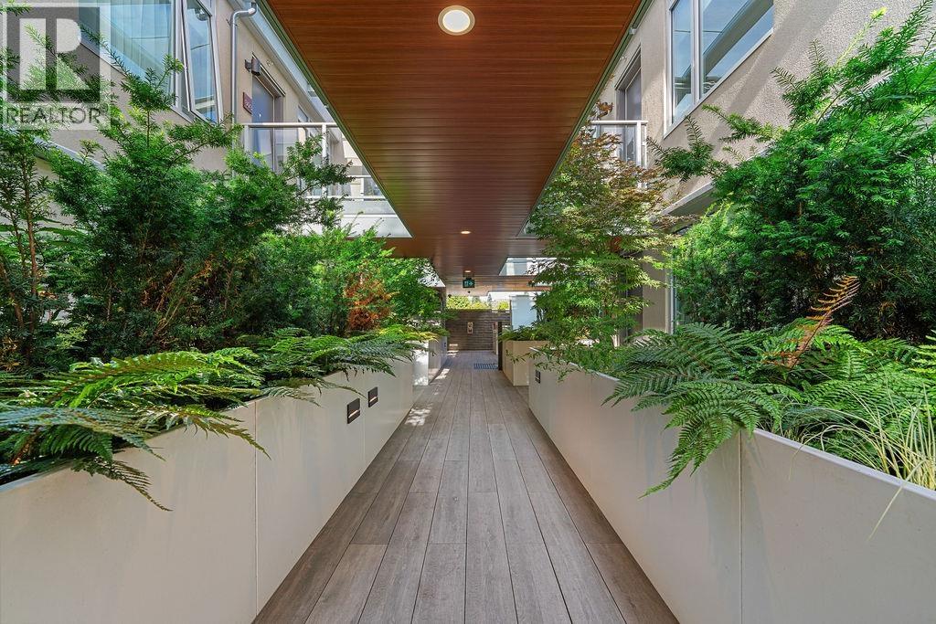 202 1331 MARINE DRIVE, West Vancouver