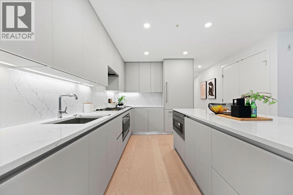 202 1331 MARINE DRIVE, West Vancouver