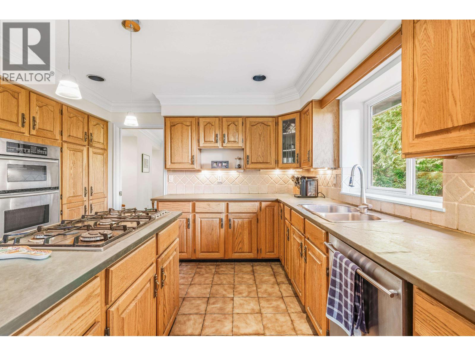 5219 HEADLAND DRIVE, West Vancouver