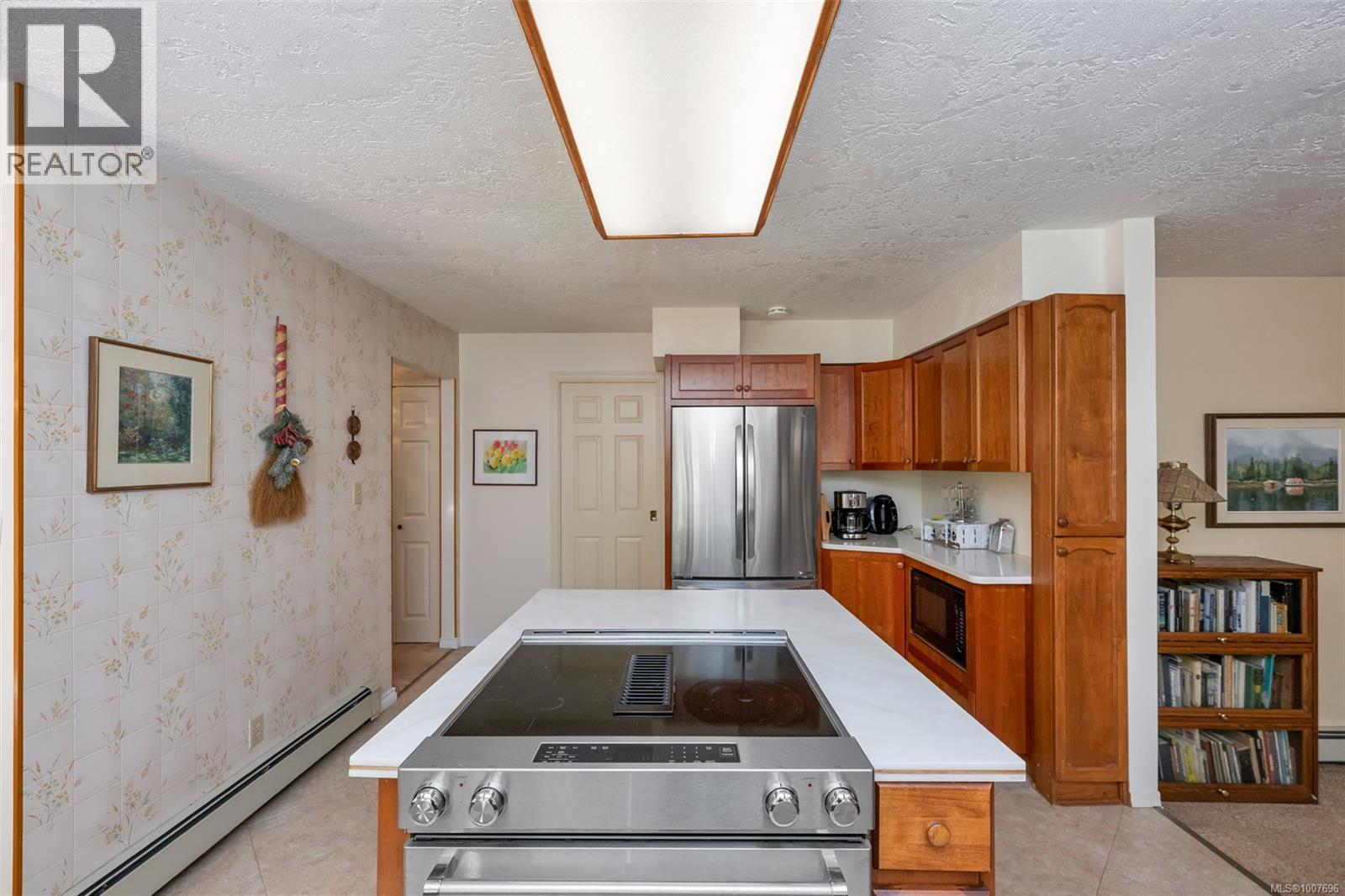  735 Cromarty Avenue, North Saanich