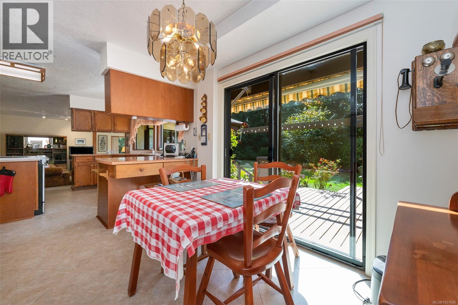  735 Cromarty Avenue, North Saanich