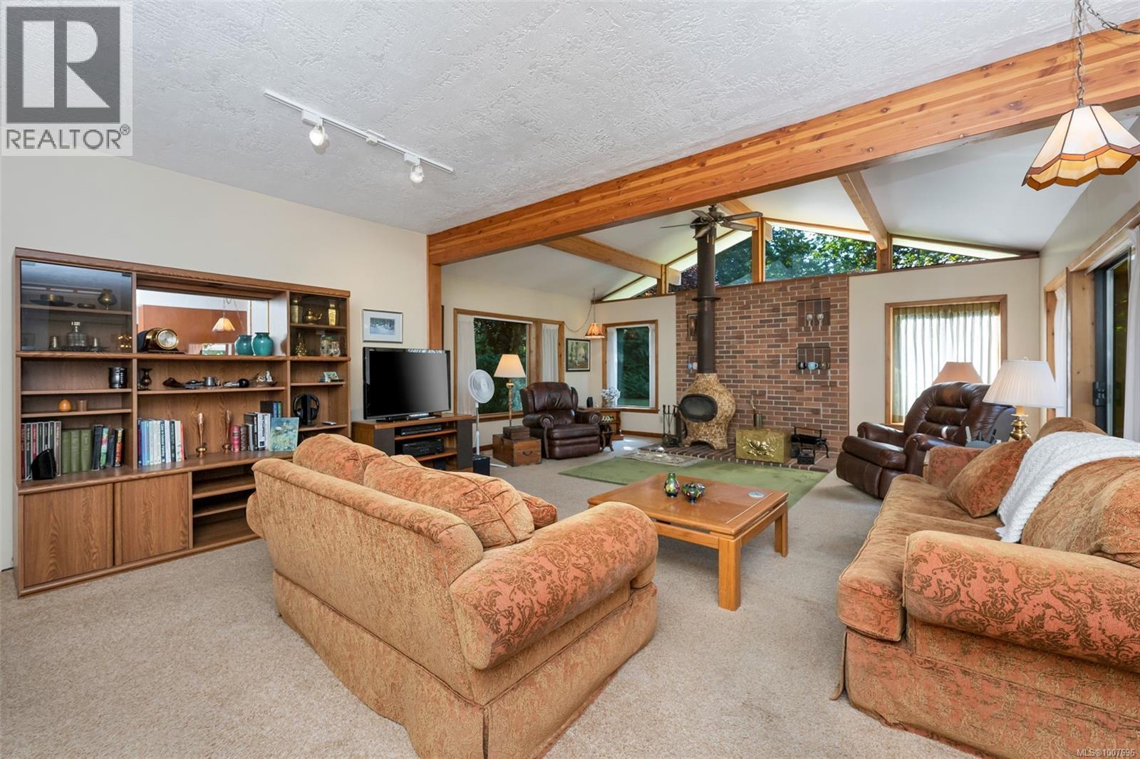  735 Cromarty Avenue, North Saanich