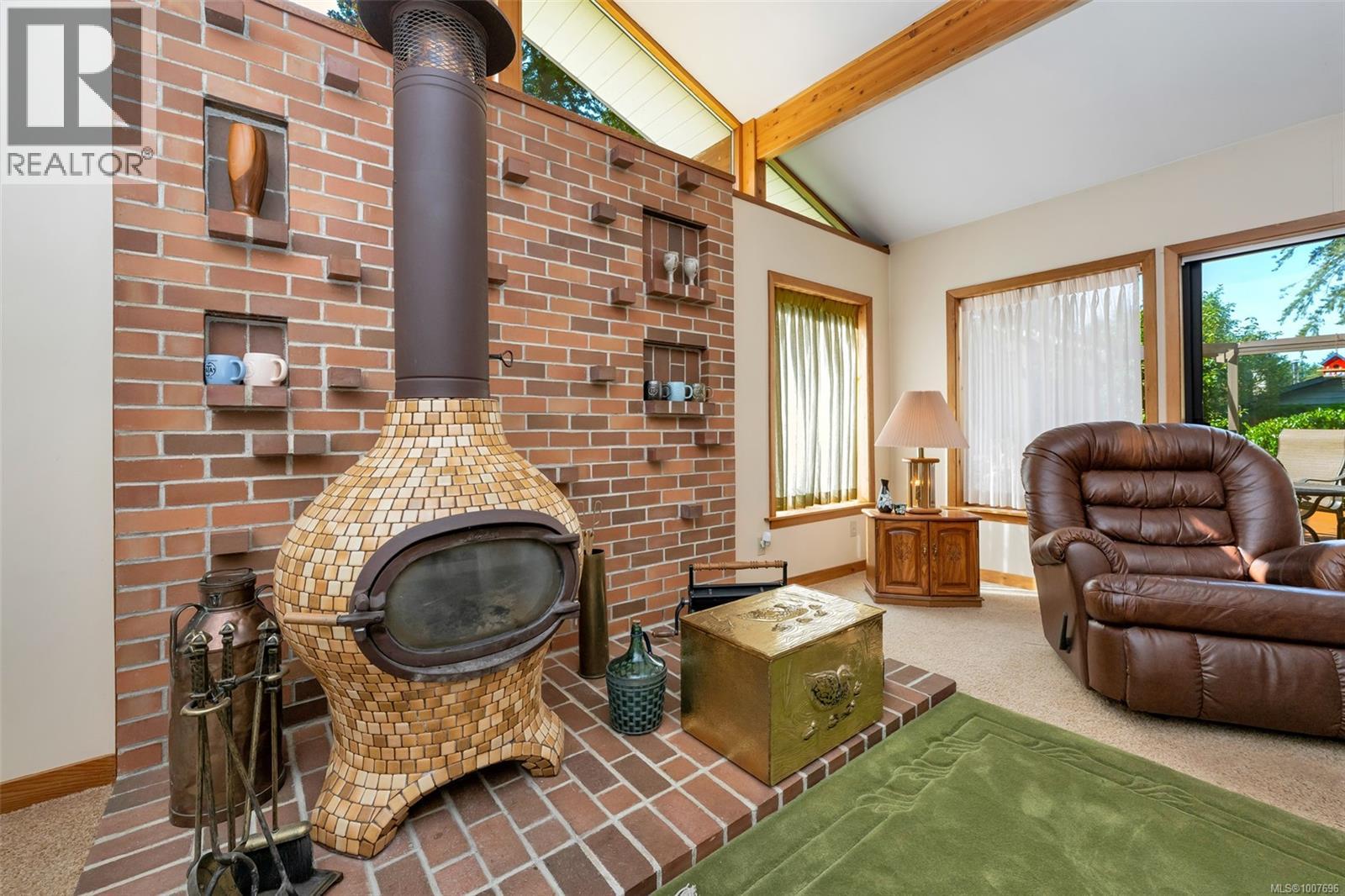  735 Cromarty Avenue, North Saanich