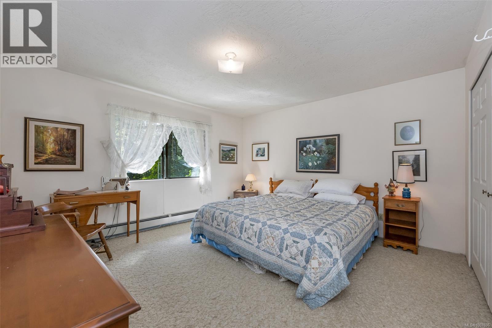  735 Cromarty Avenue, North Saanich